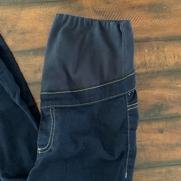 Boohoo Maternity Skinny Jeans - Picture 2 of 5